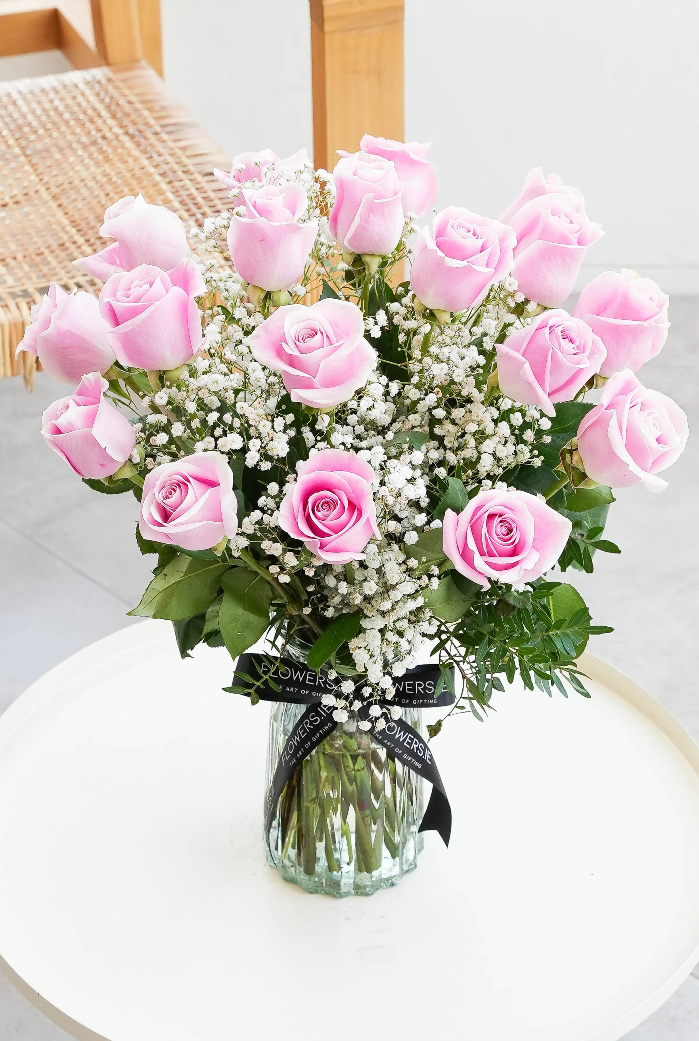 18 Long Stem Pink Roses - Vase - Image 4