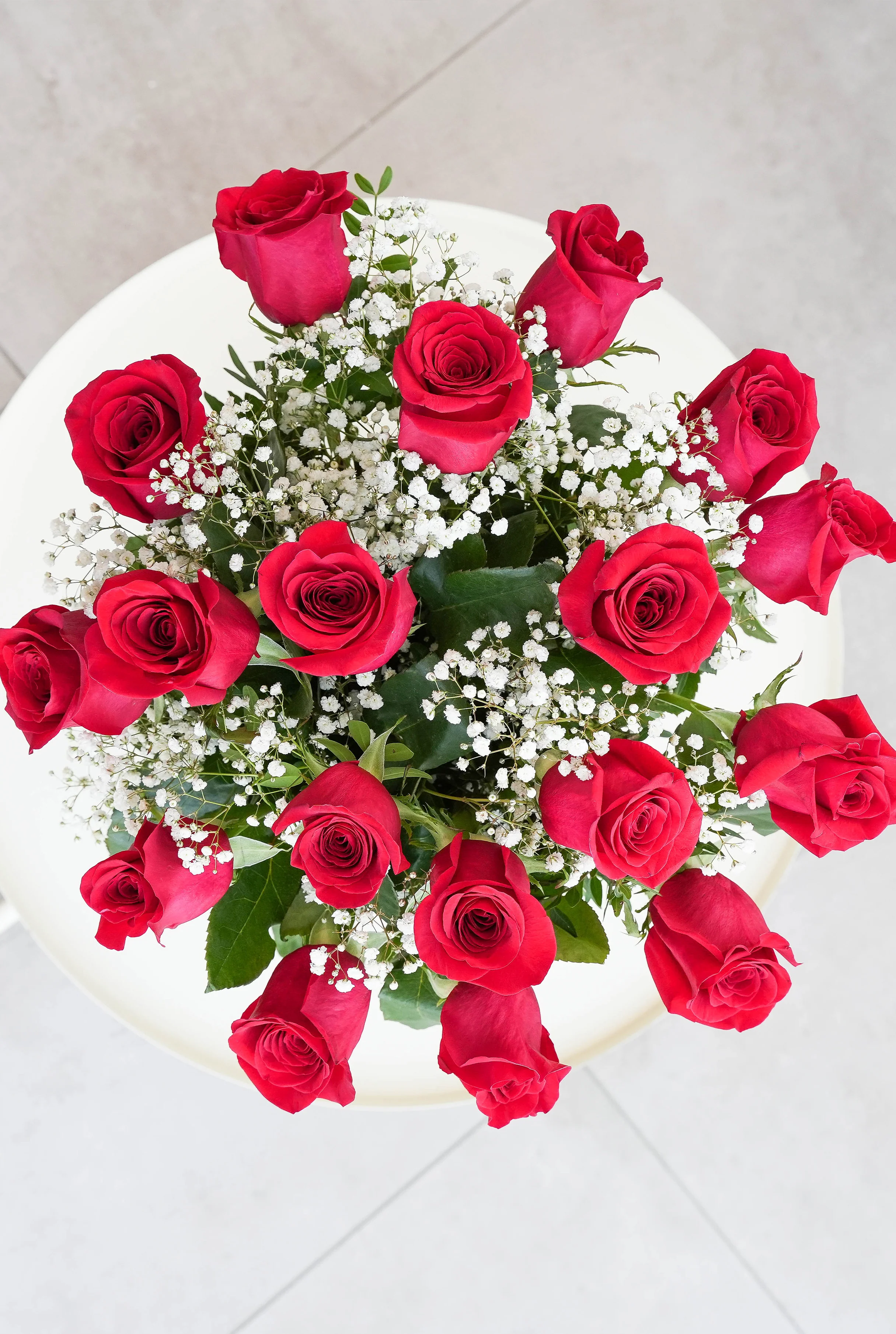 18 Long Stem Red Roses - Vase - Image 3