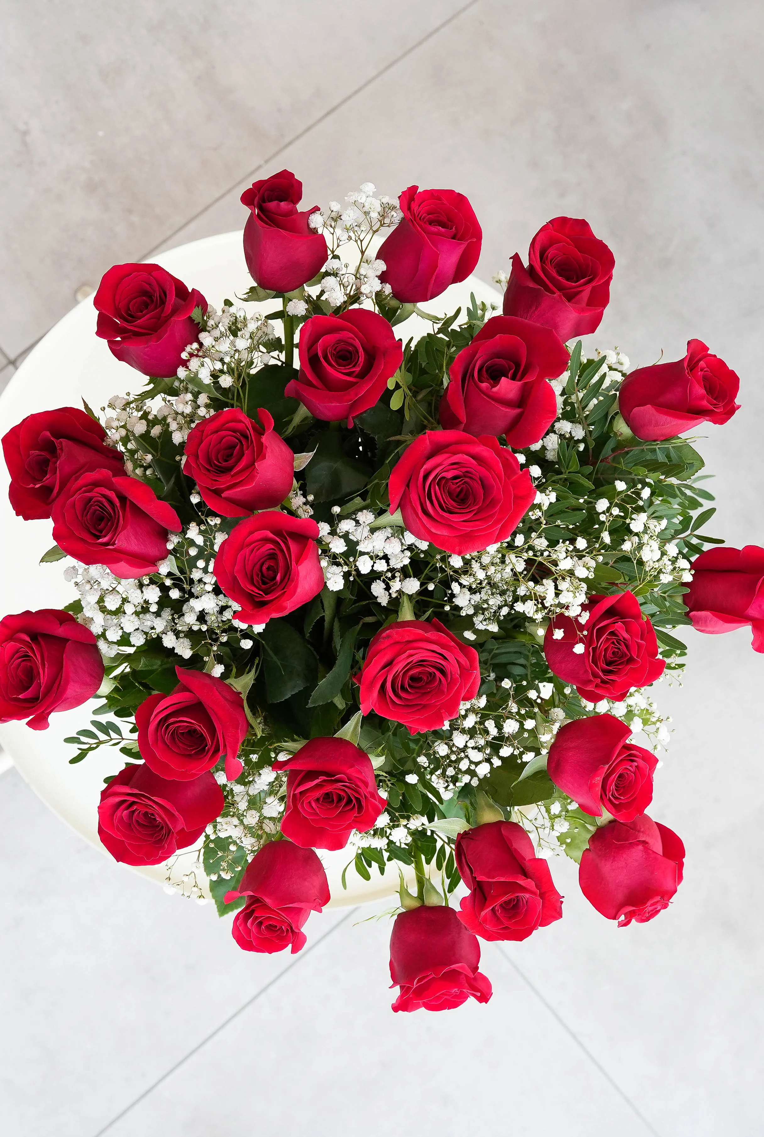 24 Long Stem Red Roses - Vase - Image 5