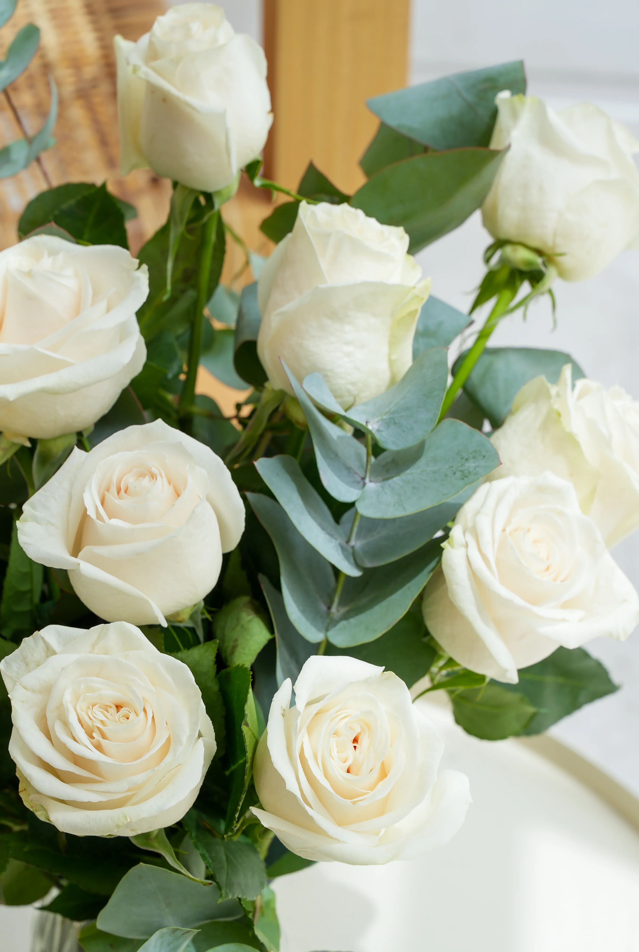 36 Long Stem White Roses - Vase - Image 3