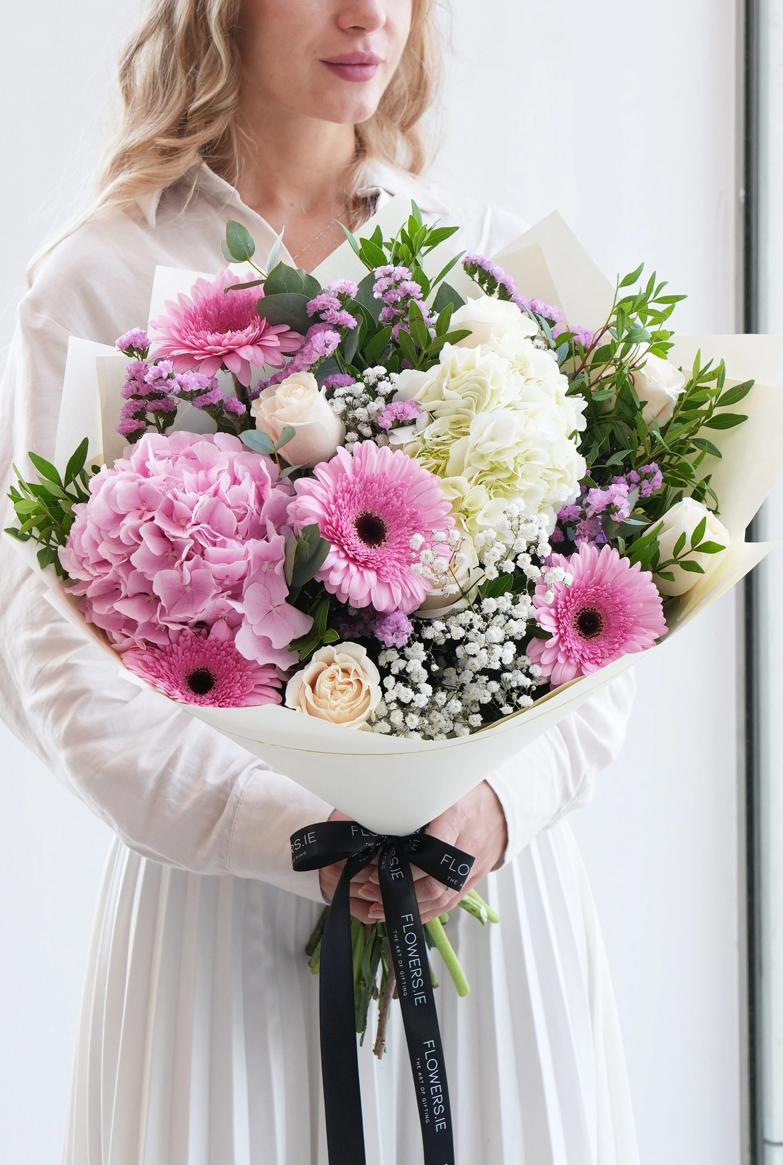 Blushing Elegance Hand-tied - Image 3