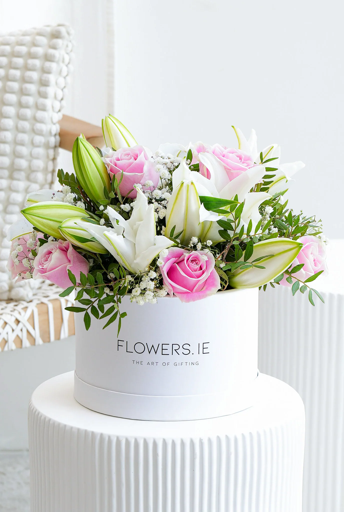 Pink Roses and White Lily - Hatbox - Image 4