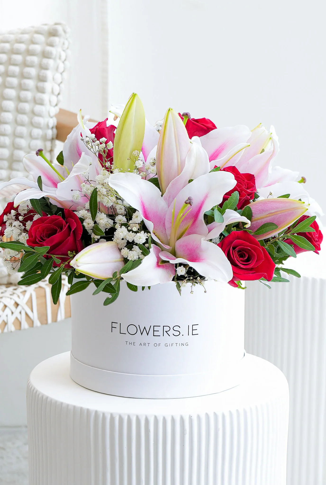 Red Roses and Pink Lily - Hatbox - Image 3
