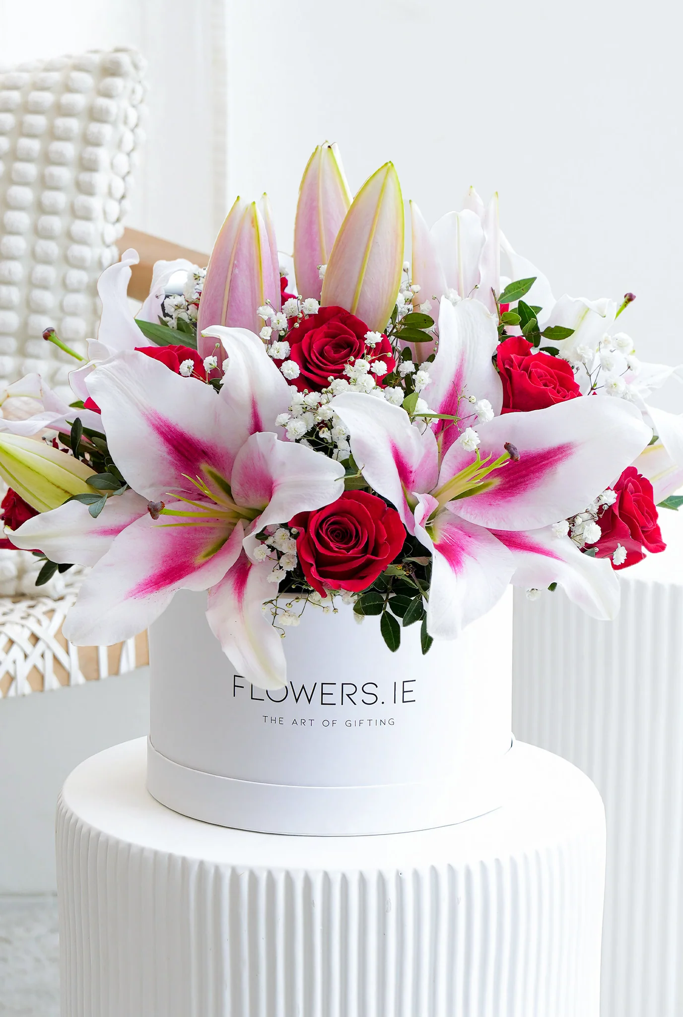 Red Roses and Pink Lily - Hatbox - Image 5