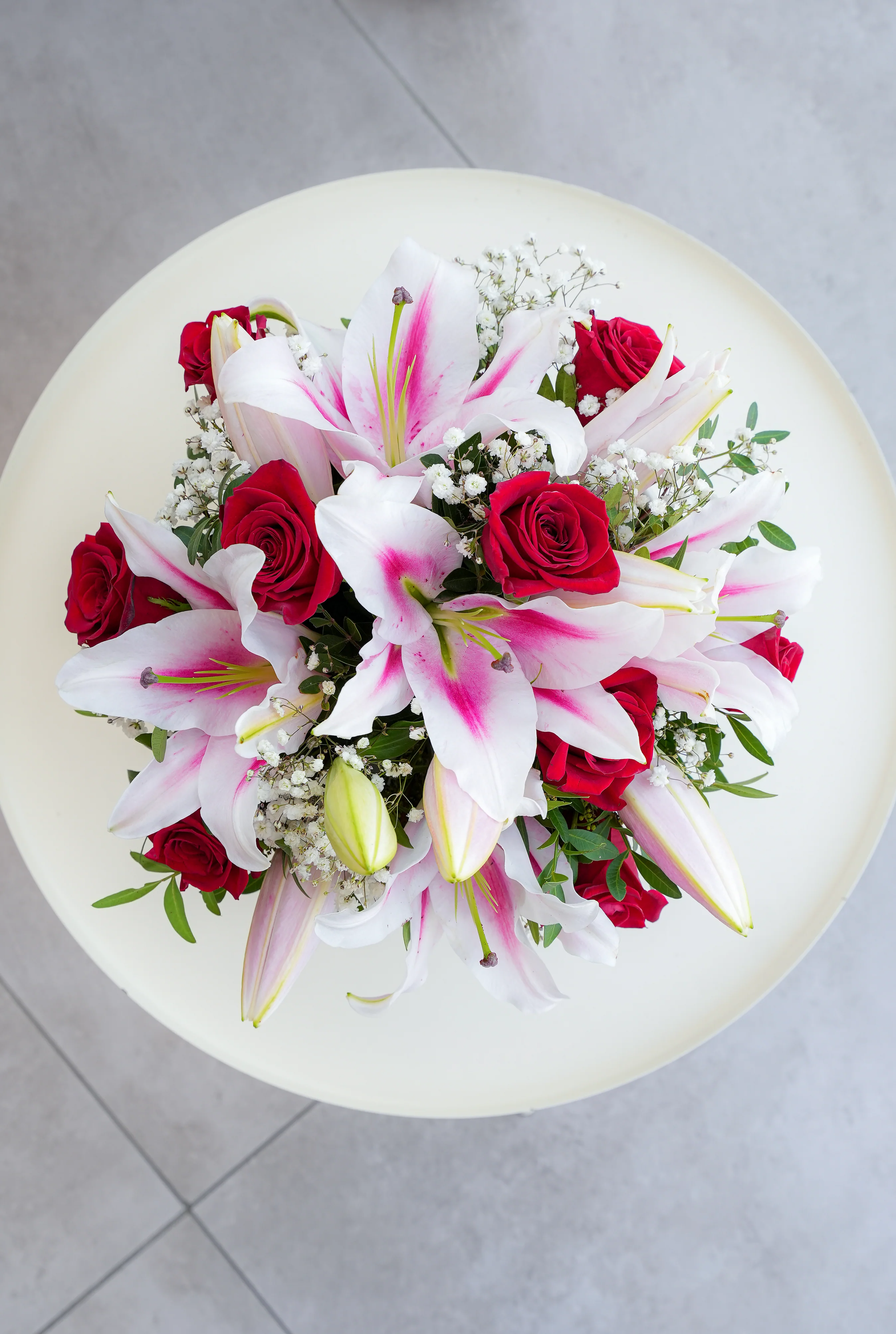 Red Roses and Pink Lily - Hatbox - Image 6