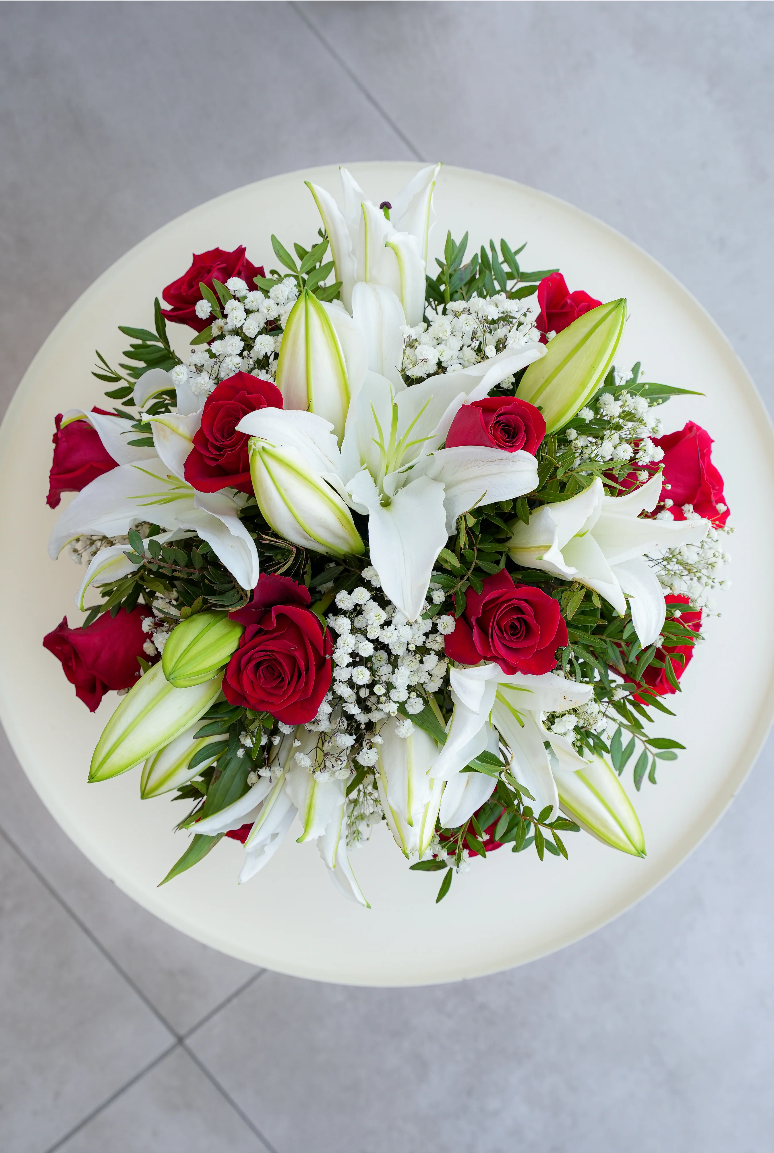 Red Roses and White Lily - Hatbox - Image 7