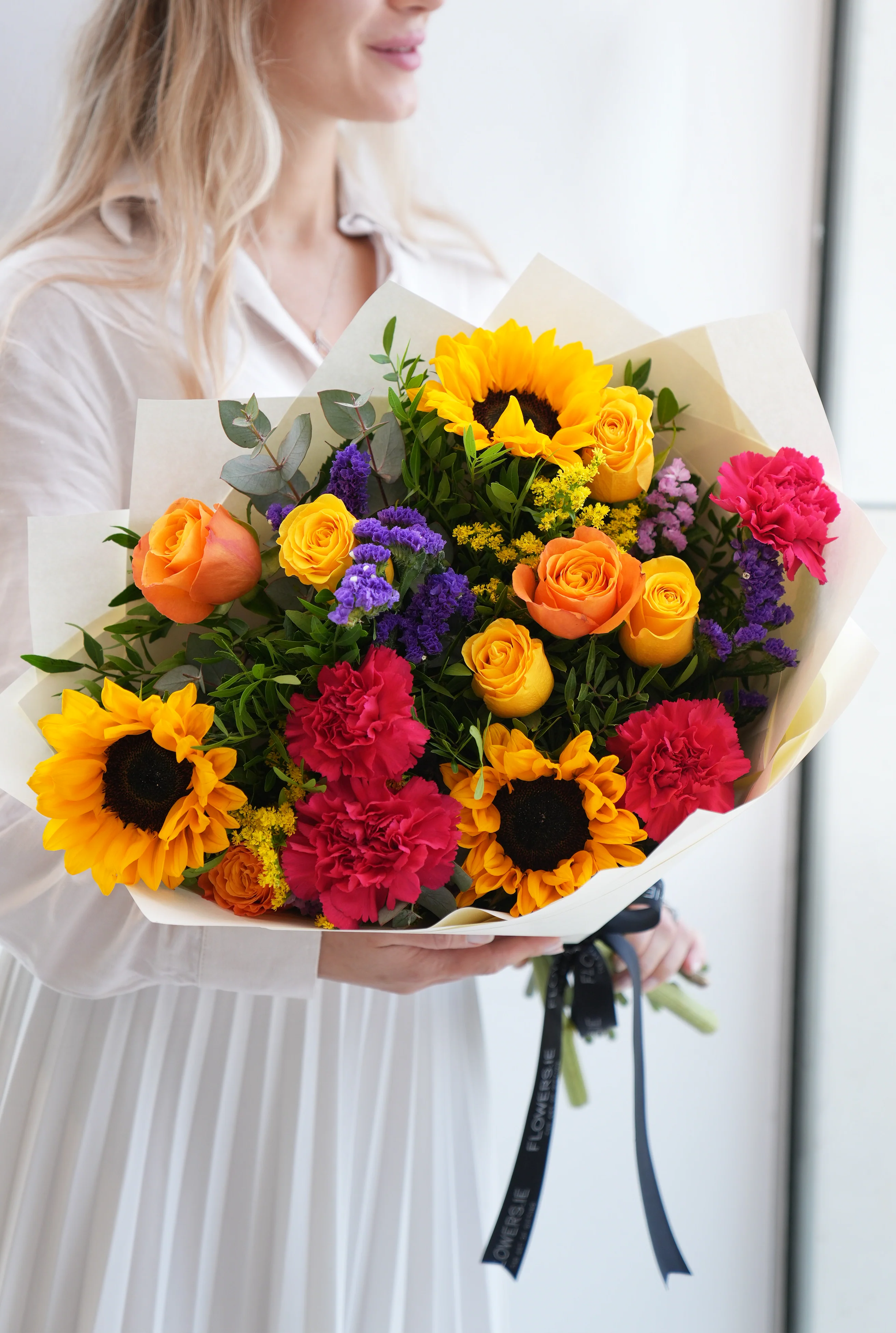 Vibrant Hand-tied - Image 3