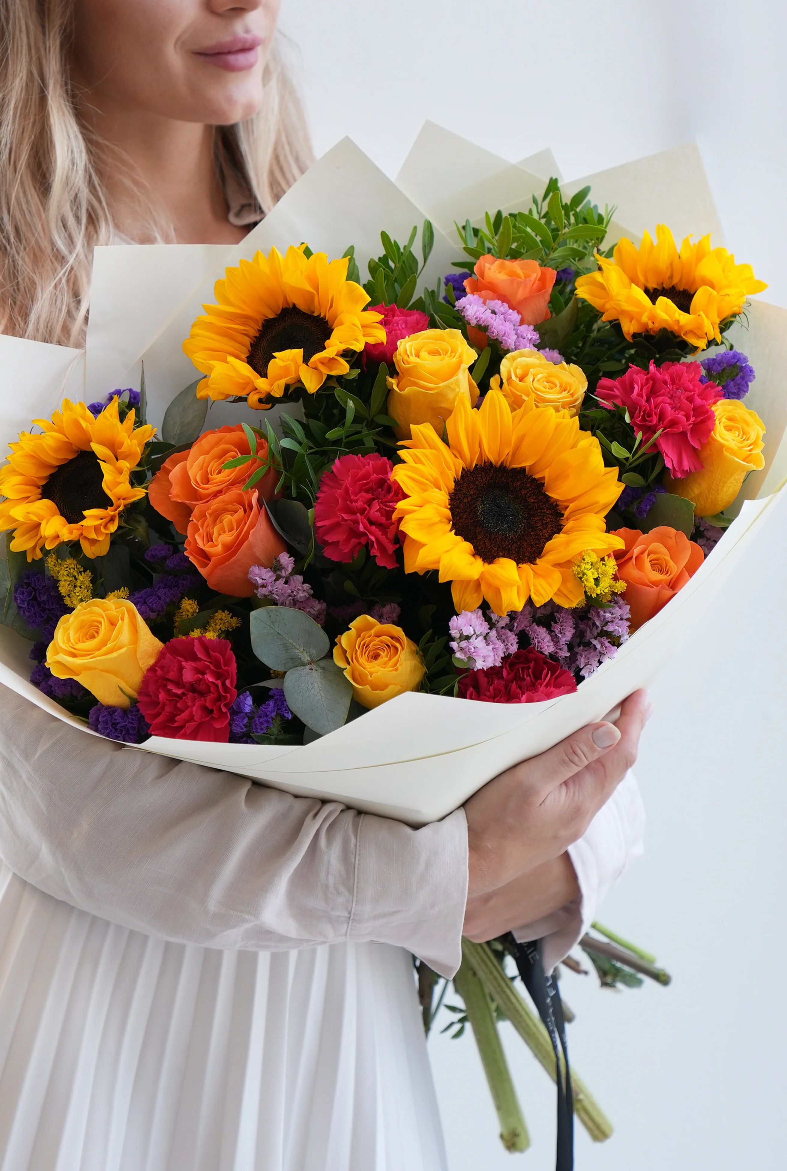 Vibrant Hand-tied - Image 4